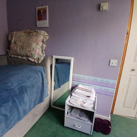 Cosy Single Room Only For Ladies In Tower Bridge Лондон Екстериор снимка